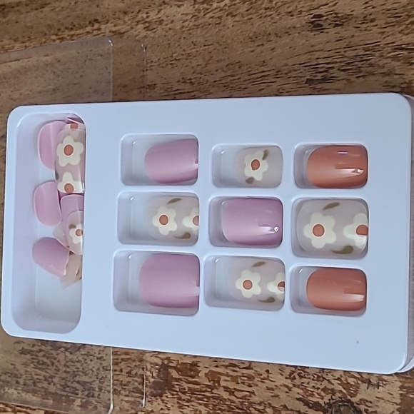 2/$16 Pink Floral Short Press On Nails - Picture 9 of 16